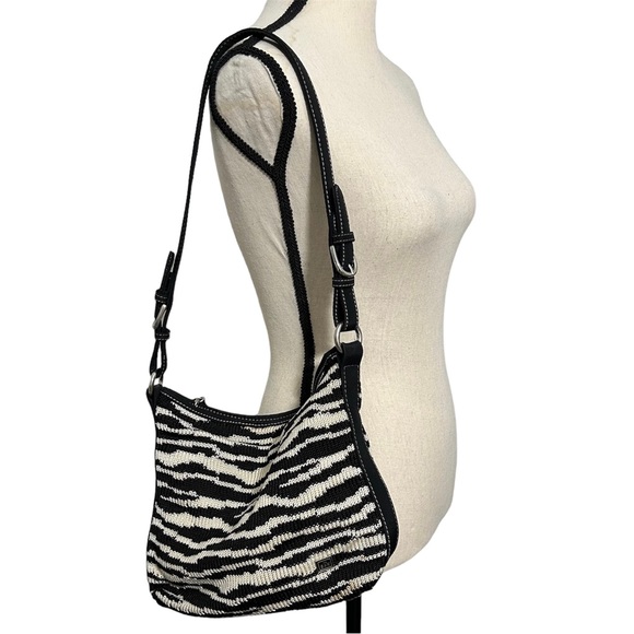 The SAK Shoulder Bag Purse Knitted Adjustable Straps Zip Top Cream Black - Picture 1 of 13